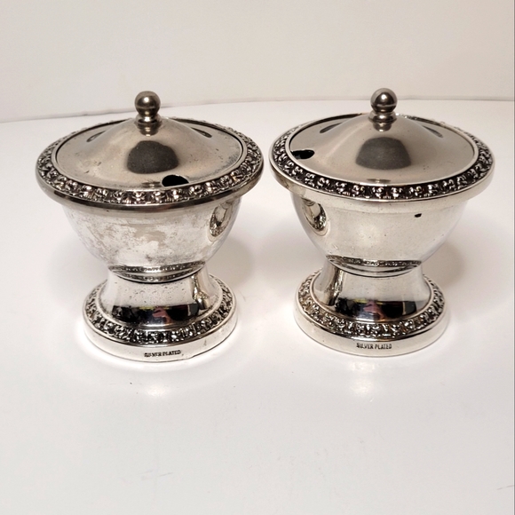 Two Ianthe Silverplate Vintage Mustard Pots w Blue Inserts Floral Design England - Picture 1 of 10